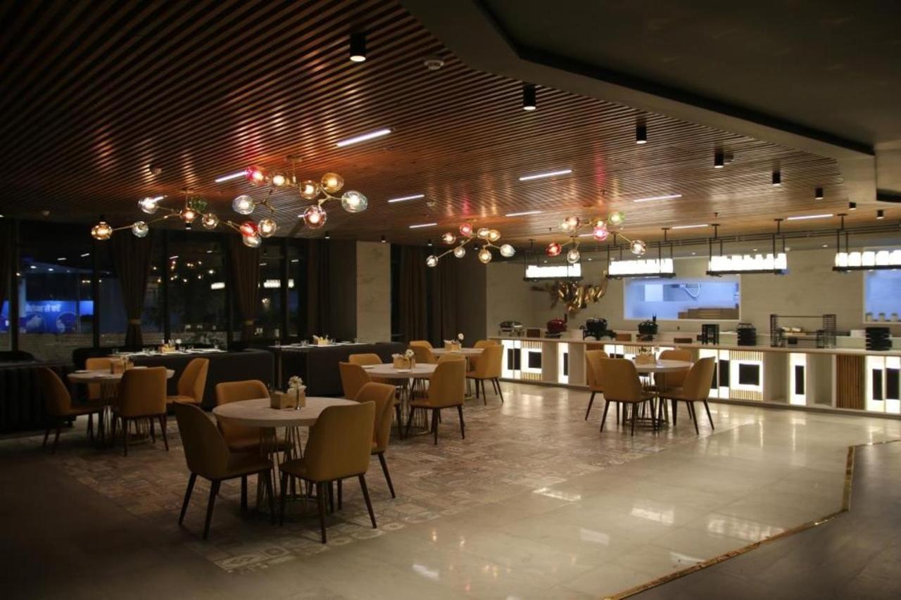Udman Hotel Greater Noida Buitenkant foto