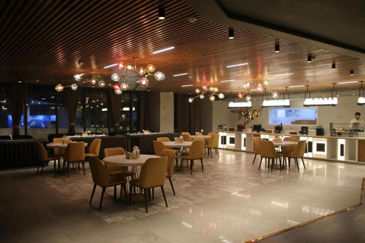 Udman Hotel Greater Noida Buitenkant foto