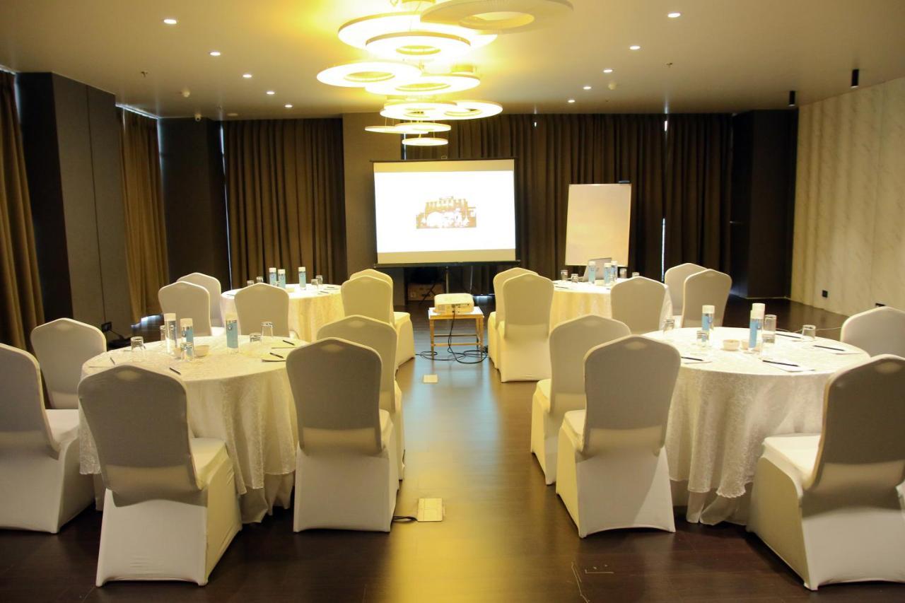 Udman Hotel Greater Noida Buitenkant foto