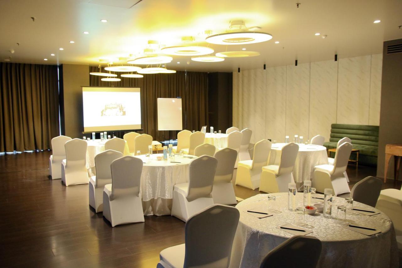Udman Hotel Greater Noida Buitenkant foto