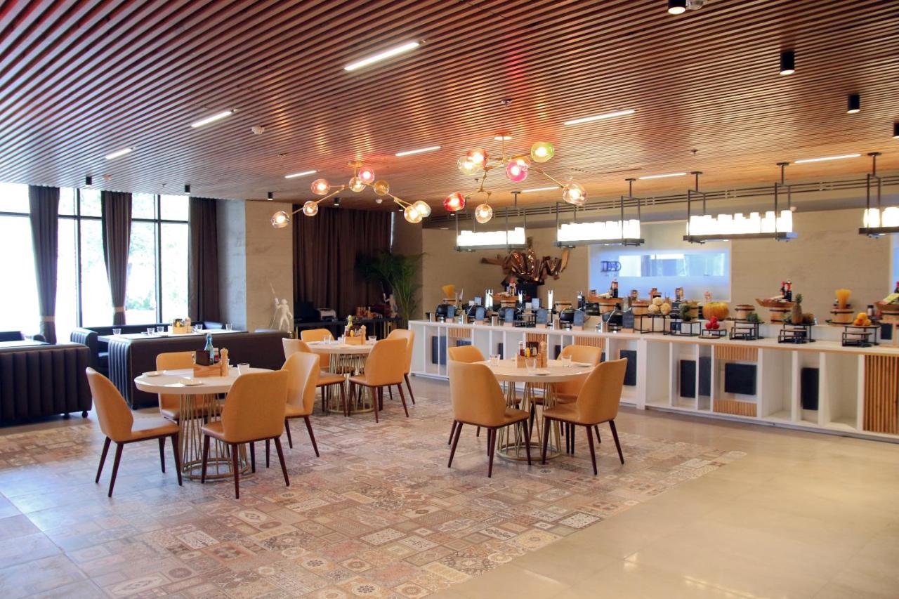 Udman Hotel Greater Noida Buitenkant foto