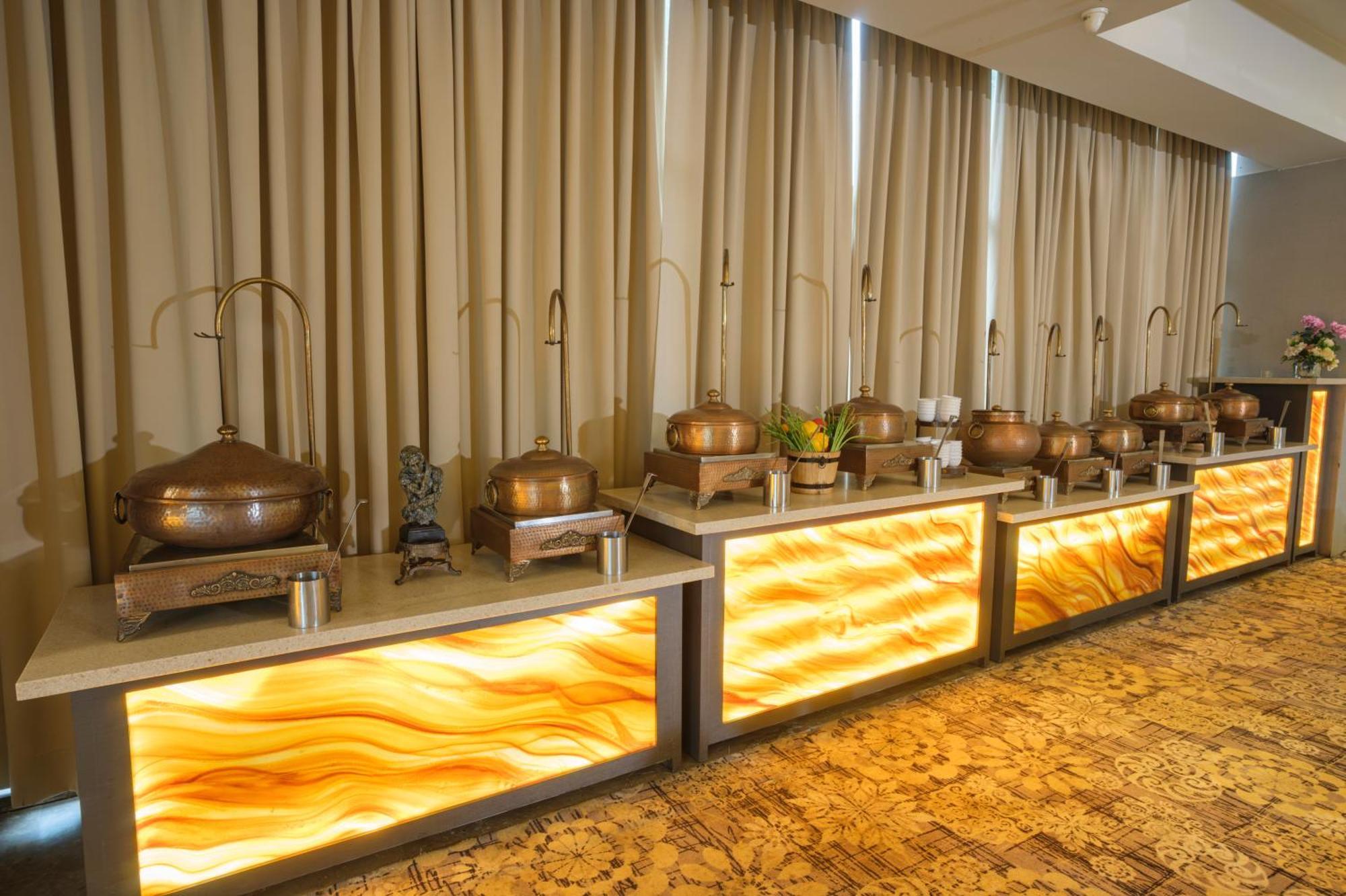 Udman Hotel Greater Noida Buitenkant foto